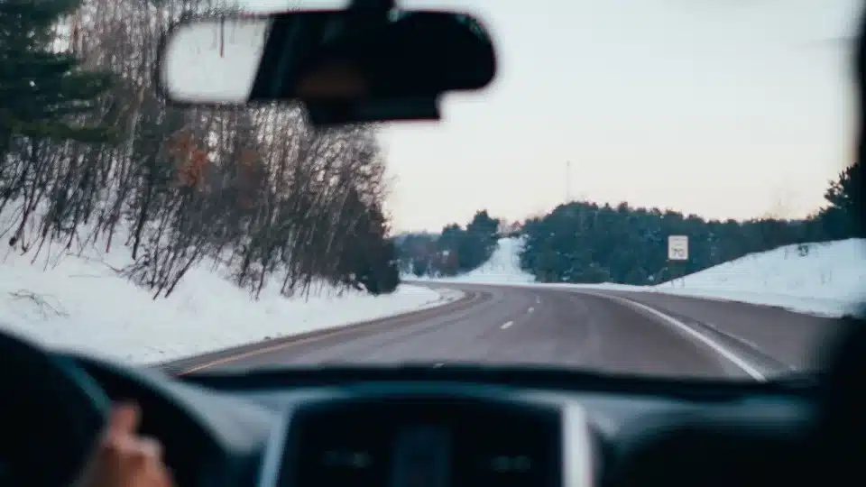 Condusul mașinii iarna în siguranță. Sfaturi de la ARC Drive Rent a Car